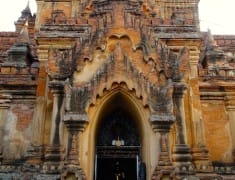 entree temple bagan birmanie