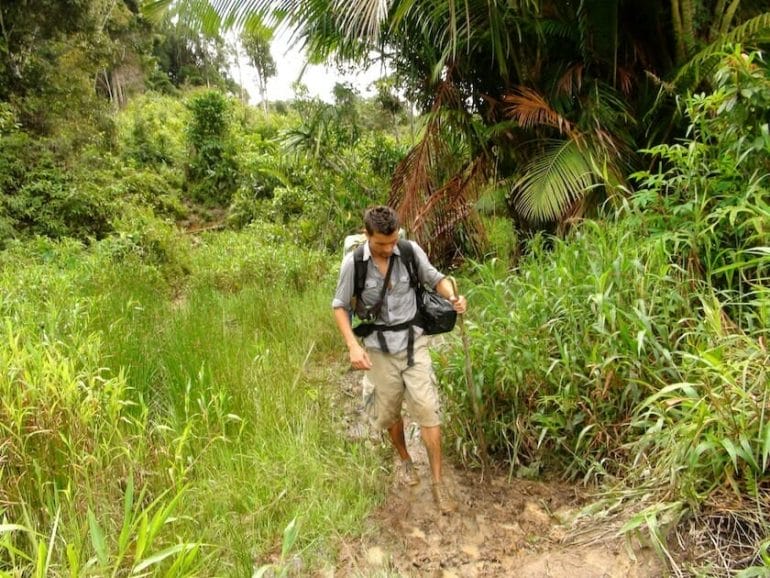 alex patoge dans la boue vallée du Baliem Papouasie alex patoge dans la boue vallée du Baliem Papouasiealex patoge dans la boue vallée du Baliem Papouasie