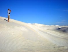 alex dans les dunes arrets road trip australie en van