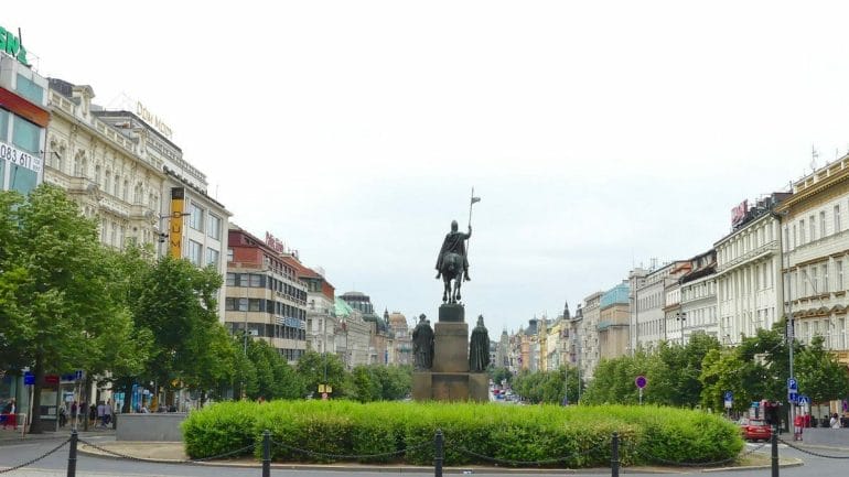 place_venceslas_prague visiter place venceslas prague