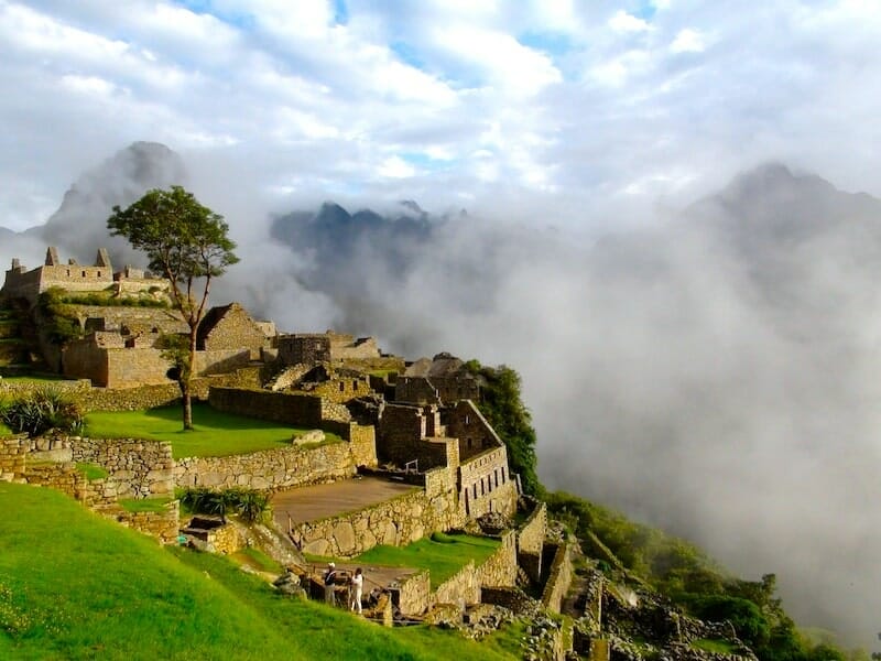 a l'aube sur le machu picchu a l'aube sur le machu picchu