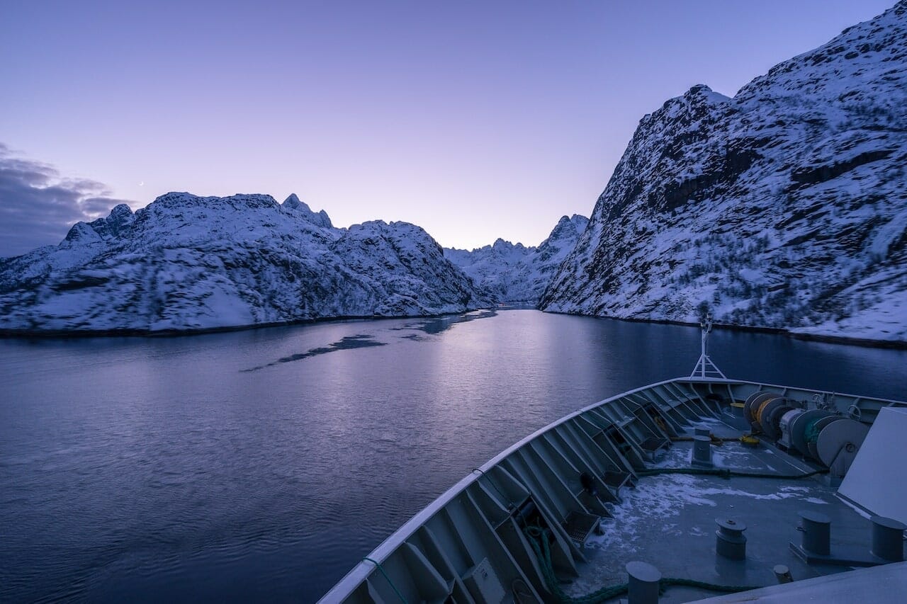 trollfjord aurores boreales en norvege