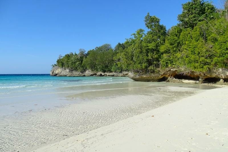 plage sera beach sulawesi ile togian
