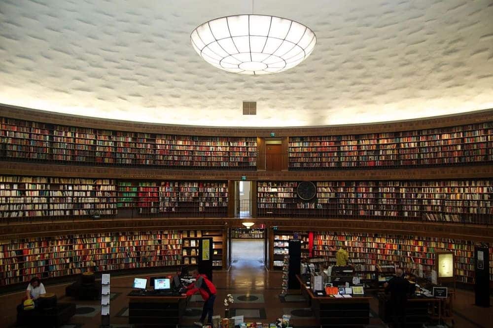 Vasastan bibliothèque - crédits photo https://www.likealocalguide.com/stockholm/stadsbiblioteket Vasastan bibliothèque - crédits photo https://www.likealocalguide.com/stockholm/stadsbiblioteket