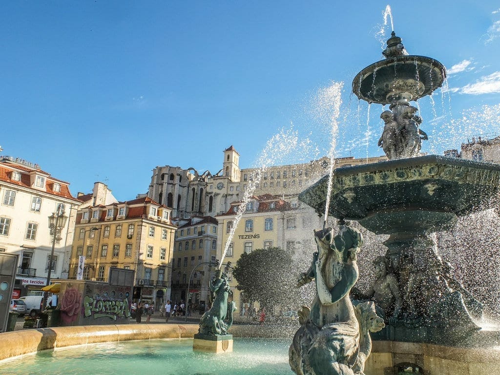 visiter Lisbonne et la place de Rossio avec sa gare
