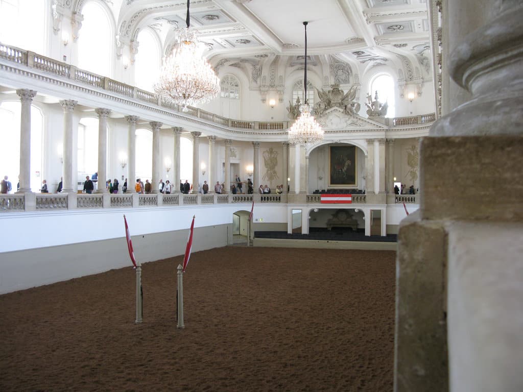 manège espagnol d'équitation école des écuries impériales visiter vienne