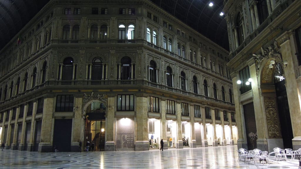 naples_galleria_umberto La galerie commerçante Umberto avec son dôme