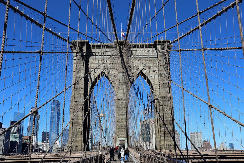 Le célèbre pont de Brooklyn qui relie le quartier à la presqu'ile de Manhattan
