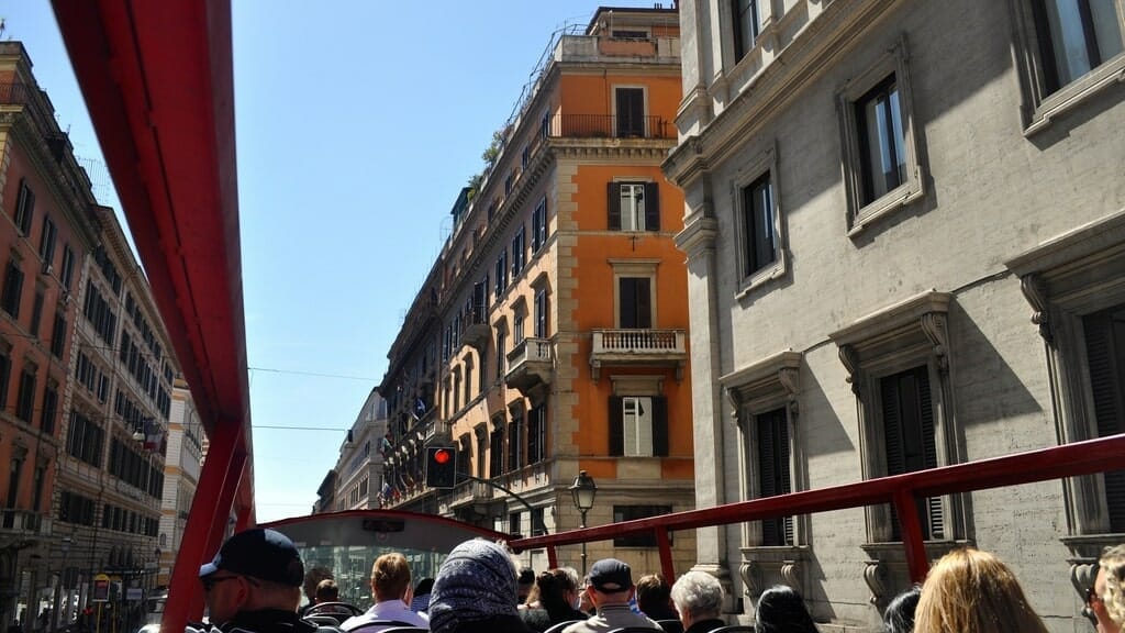 rome_villa_borghese_bus Un bus à toit ouvert dans Rome