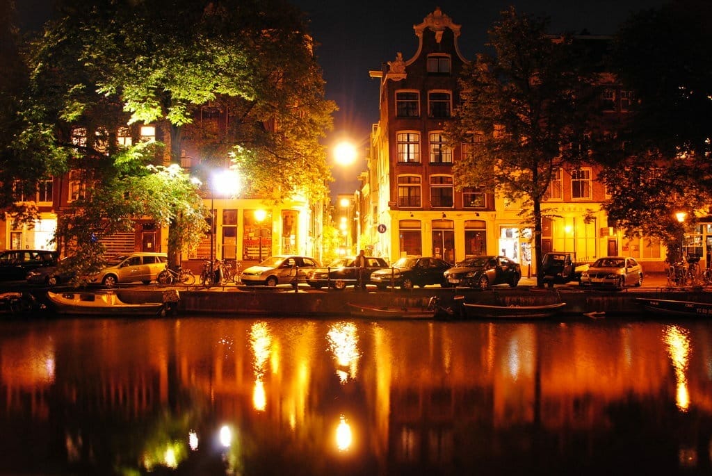 amsterdam_bateau_canaux_soir Les canaux à Amsterdam le soir