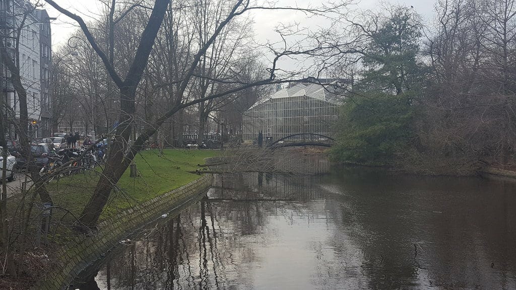 L'agréable jardin botanique à Amsterdam