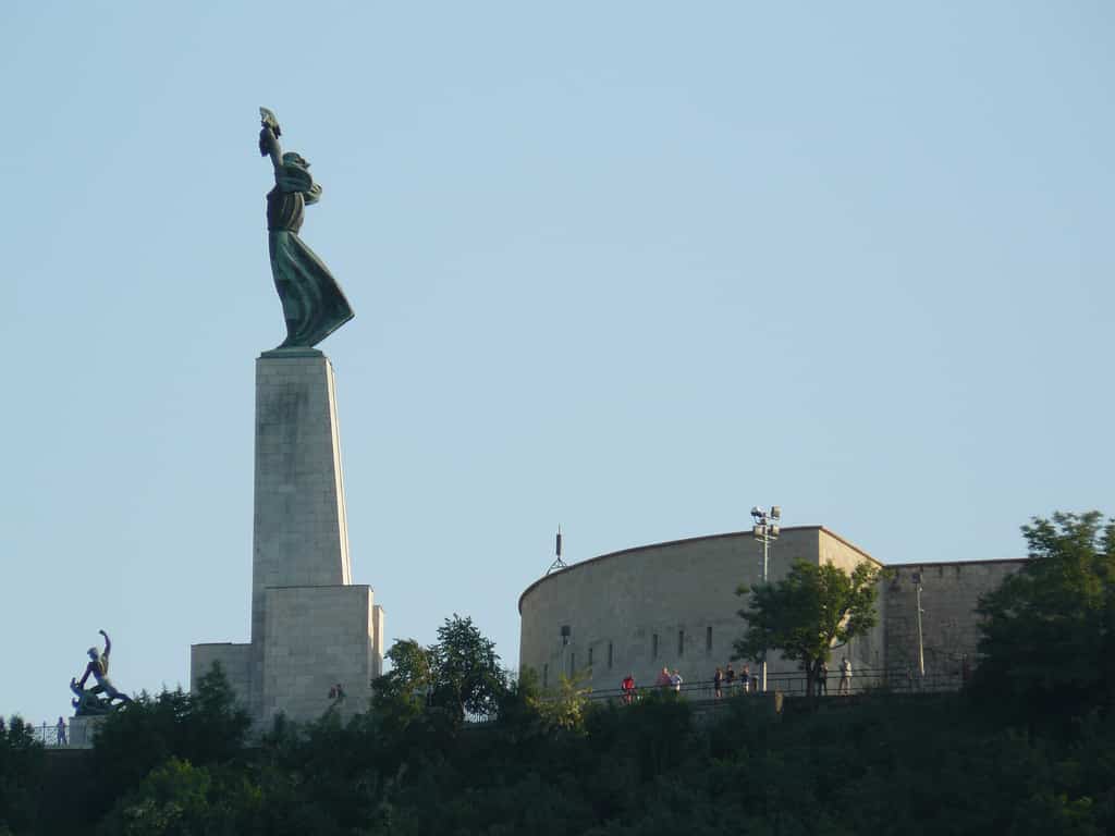 Statue_de_la_Liberté Statue de la Liberté en haut du Mont Gellert