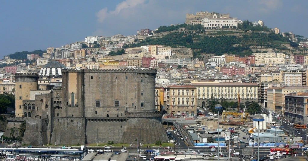 naples_castel_nuovo L'impressionnant château Nuovo de Naples
