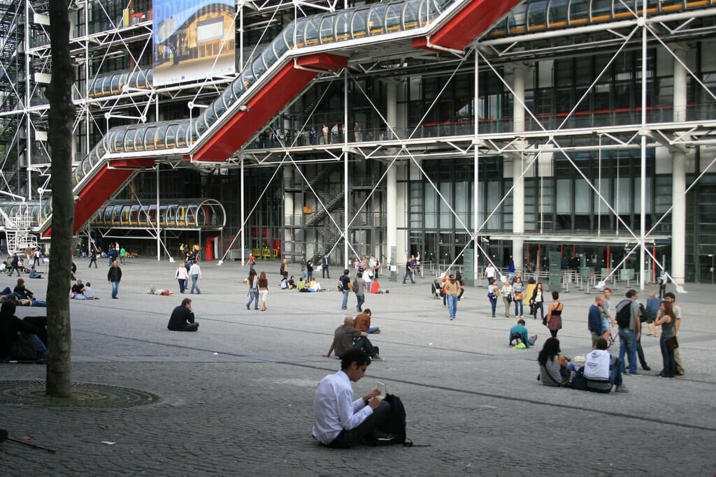 piazza_Beaubourg la grande place animée de Beaubourg