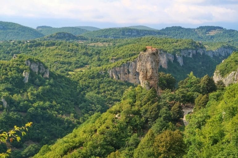 Voyage en Géorgie - Eglise du piton rocheux de Katchkhi