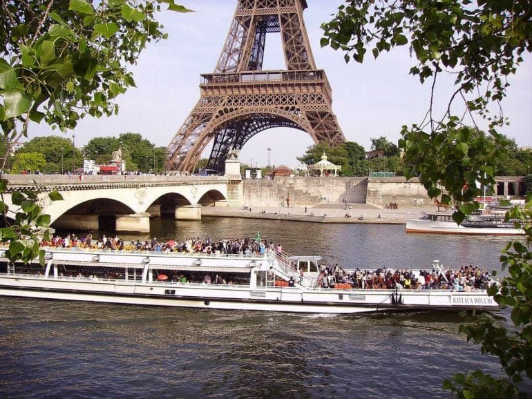 Voir les monuments depuis la Seine