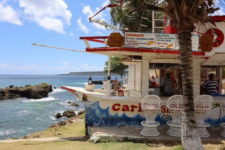 La glace au bar en forme de bateau la glace au bar en forme de bateau republique dominicaine