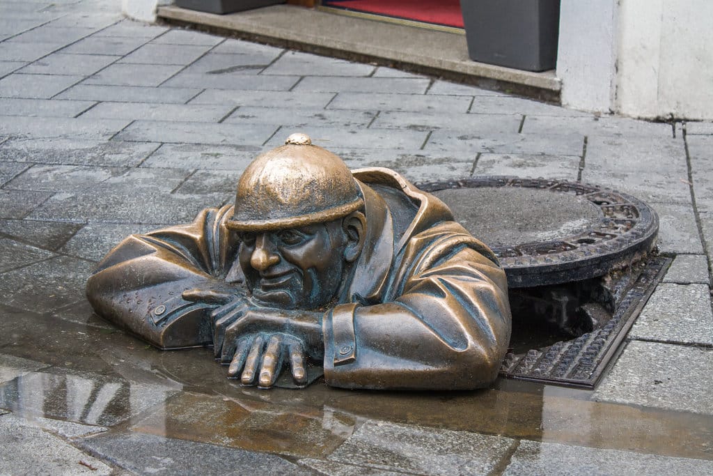 bratislava_statues_bronze_atypique bratislava statues bronze atypique