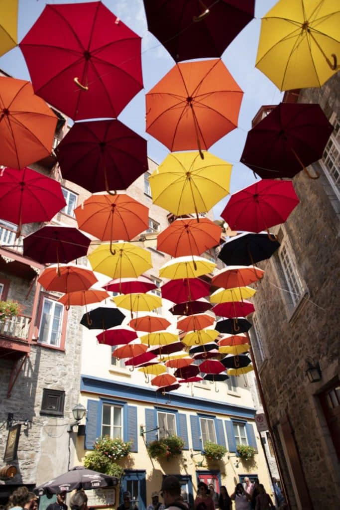 rue des parapluies vieux quebec