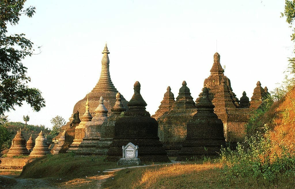 voyage myanmar mrauk u temples