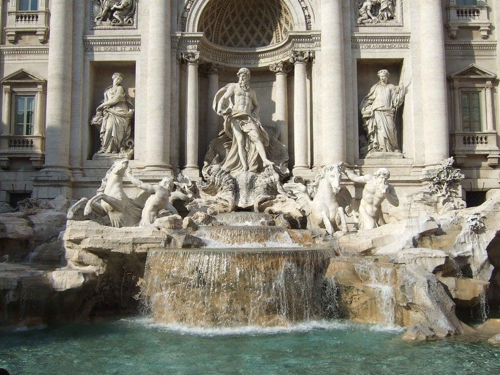 Décoration_de_la_Fontaine_de_Trévi decorations fontaine trevi rome
