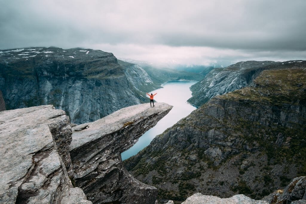 trolltunga aurores boreales en norvege