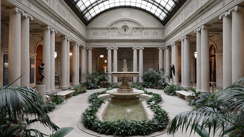 Frick Collection - photo : https://www.youtube.com/watch?v=fvQd494xenE New York musée Frick collection