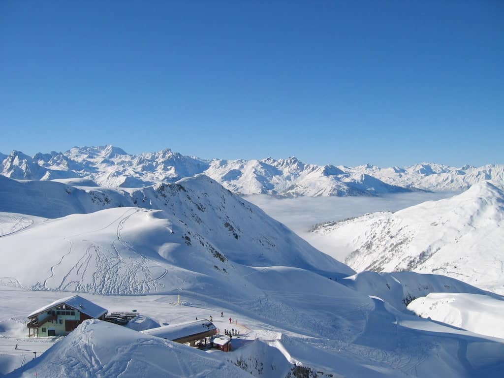 Vue_Domaine_La_Plagne horizon station sky la plagne