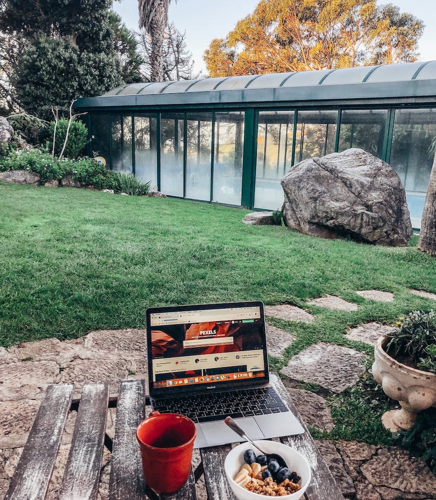 assurance digital nomad