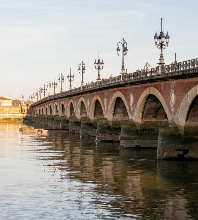 Pont_de_Pierre pont de pierre visiter bordeaux