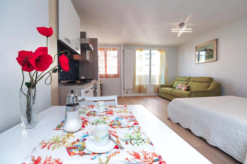 blue lagon five star holiday house