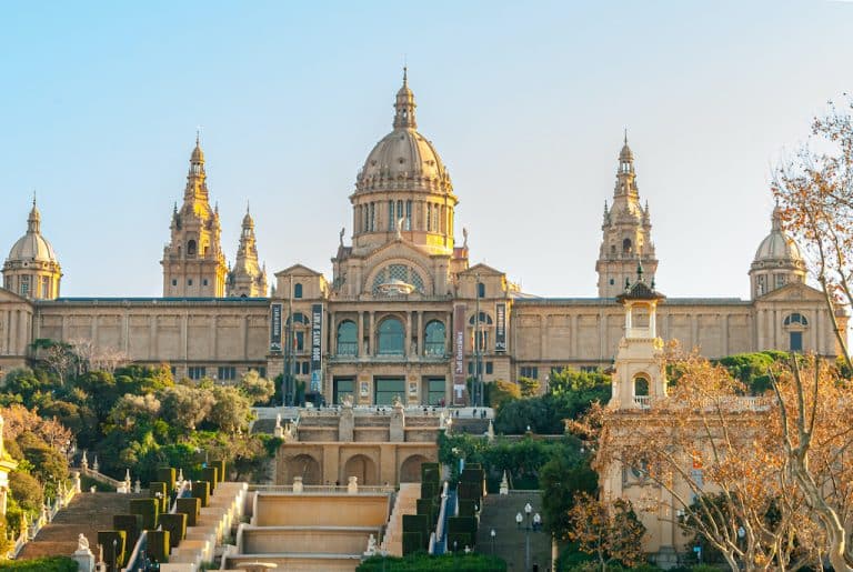 Visiter le parc Montjuïc et son quartier à Barcelone palais visiter parc montjuic