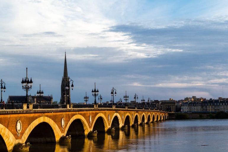 Le_pont_de_Pierre pont de pierre week end bordeaux