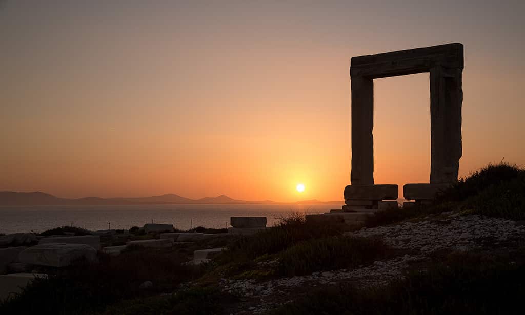 cyclades mykonos naxos santorin