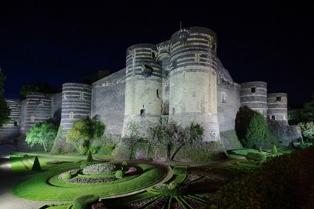 visiter les chateau de la loire angers nuit