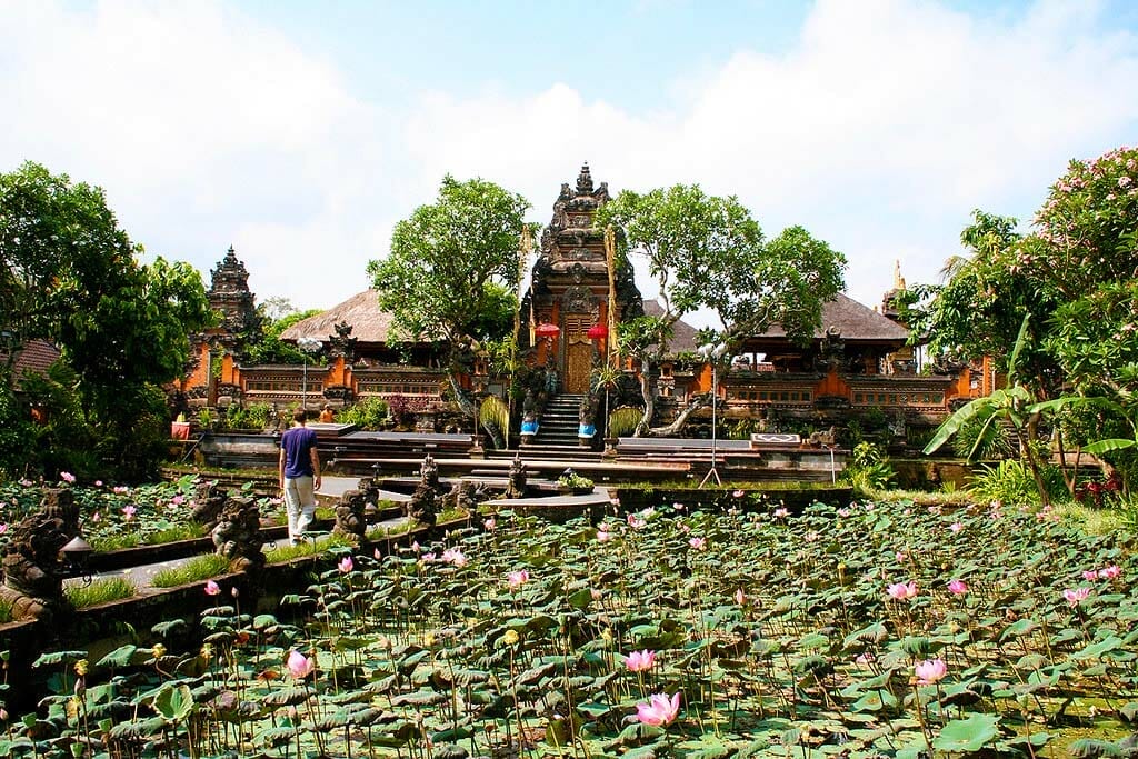 retraite yoga bali temple ubud