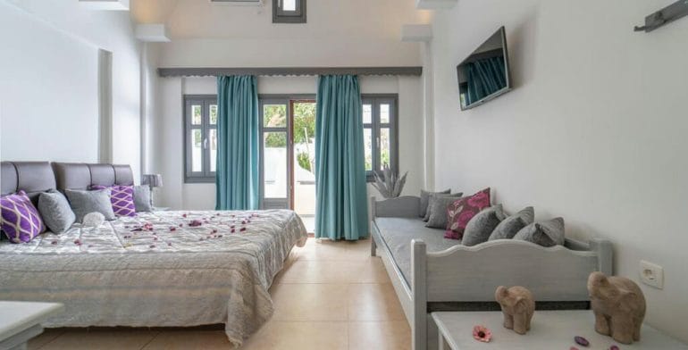 smaragdi_hotel_perivolos_santorin smaragdi hotel perivolos santorin