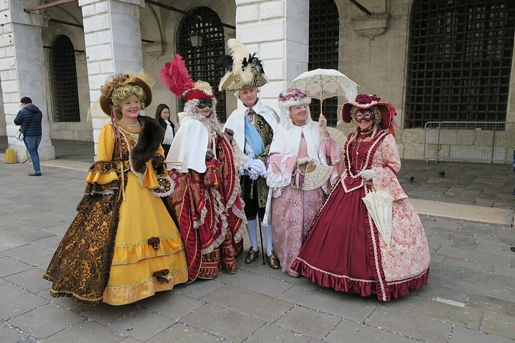 Eure. Elle va vivre le Carnaval de Venise avec son costume fait