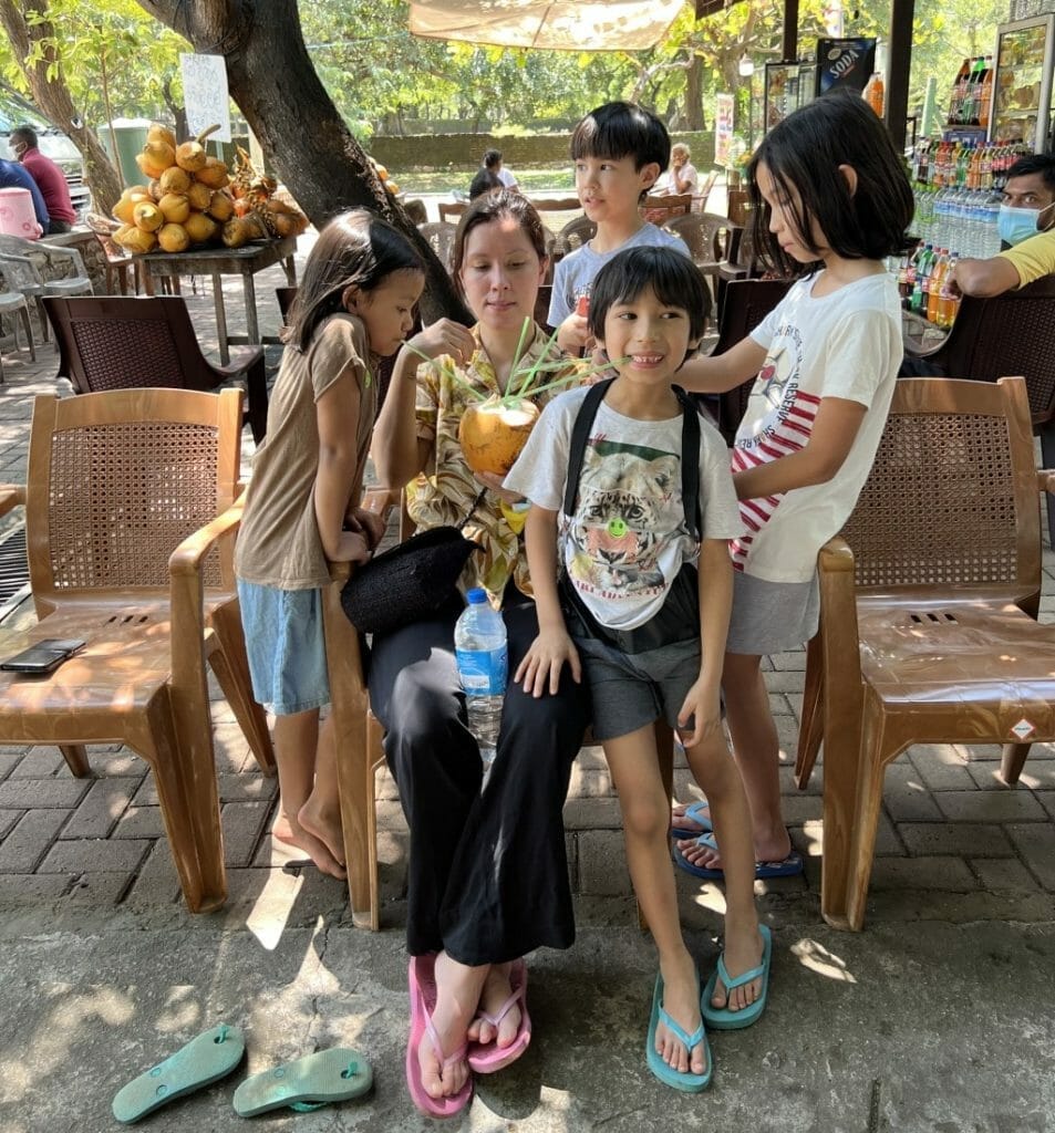 Lesy Family sri lanka