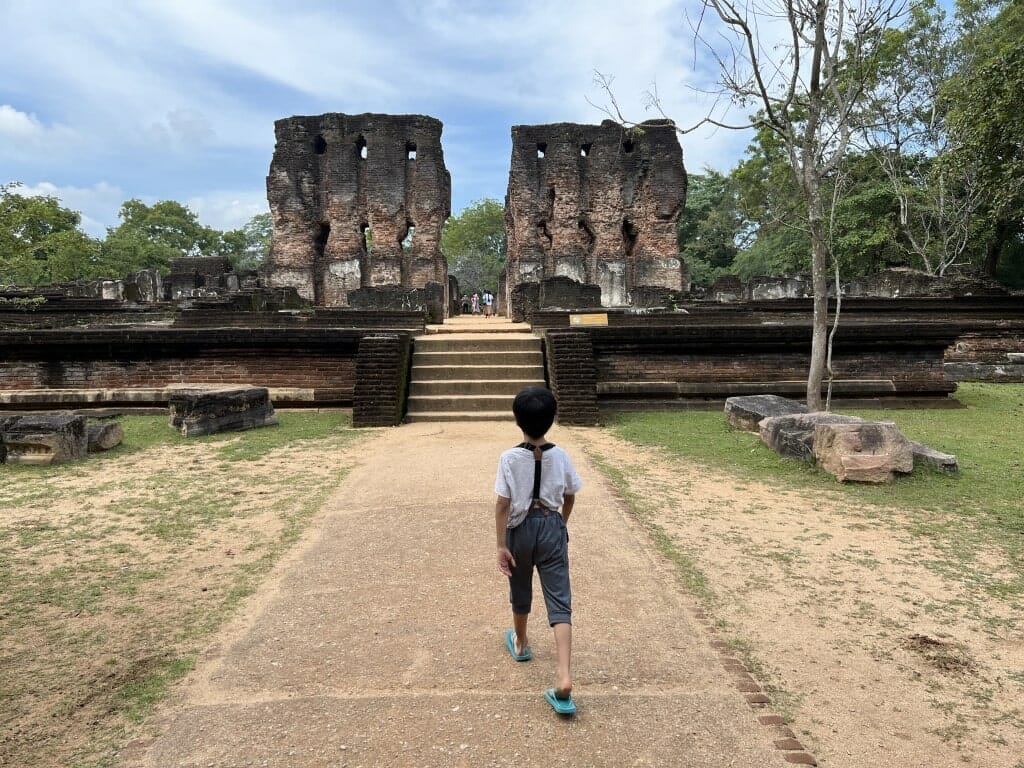 ruines ancien palais polonnaruwa