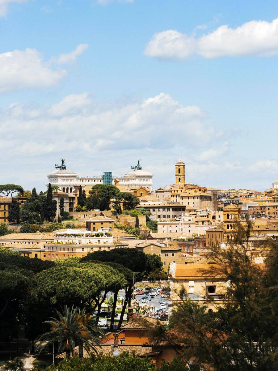 Admirer le coucher du soleil sur la colline du Janicule (Gianicolo)