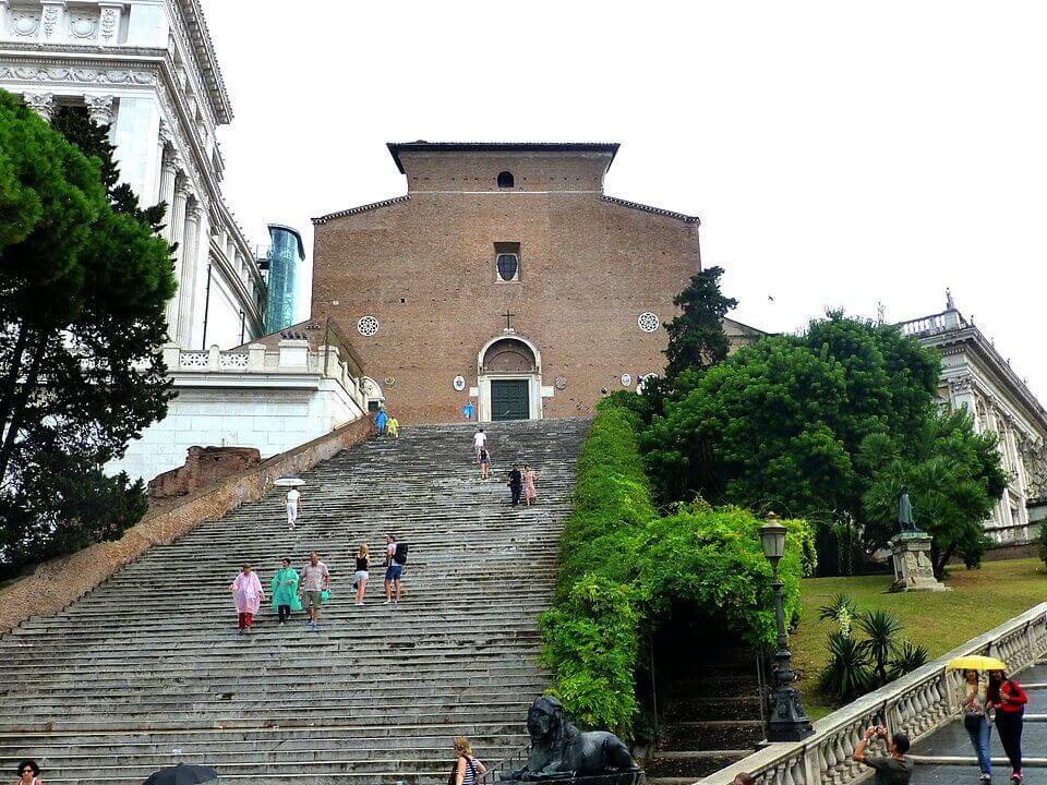 ’escalier de l’Ara Coeli et la basilique Santa Maria in Ara Coeli